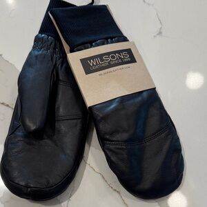 Wilsons Leather Classic Black Gloves-Mittens